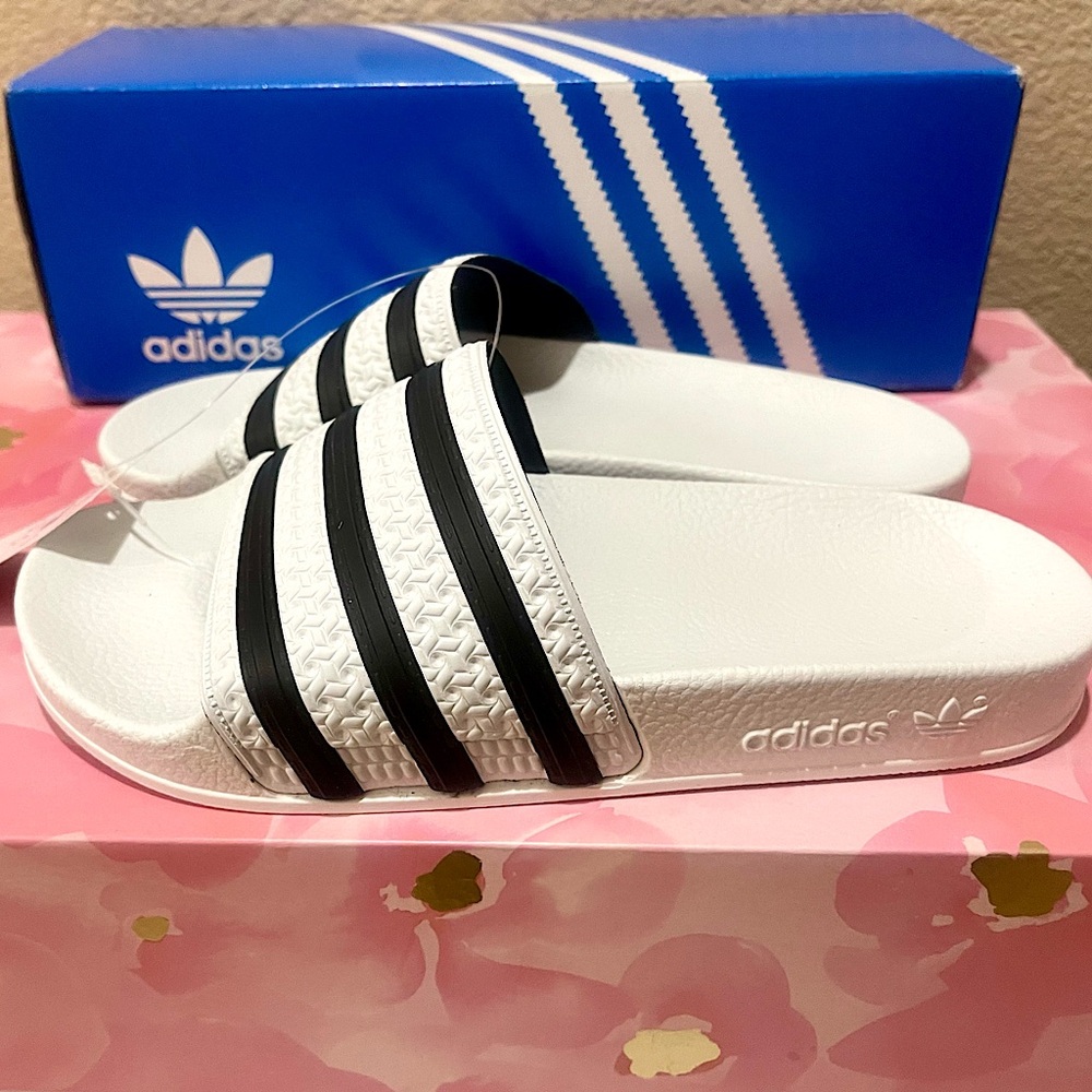 🤍🖤Brand new adidas adilette slides 🖤🤍